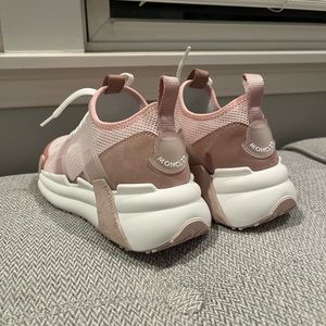 Moncler Lunarove Stretch Low-Top Sneakers